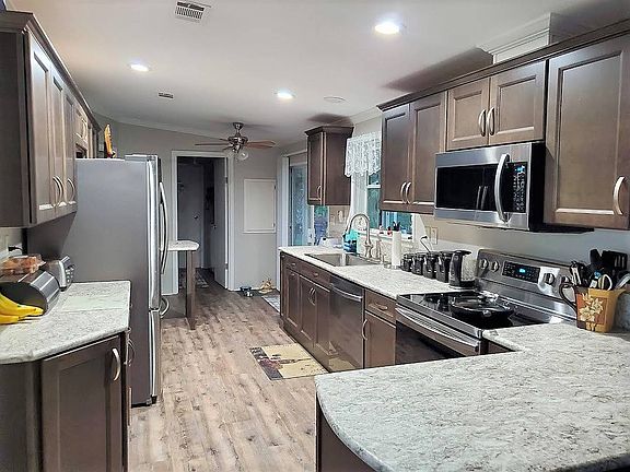 5th image of 18 Ashbury Ln