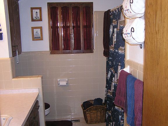 4th image of 1701 Cambridge Dr