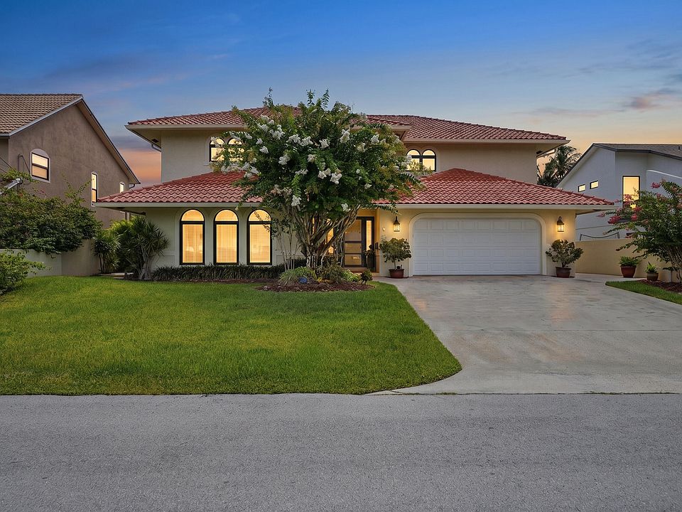 1st image of 370 SE 13th Avenue
