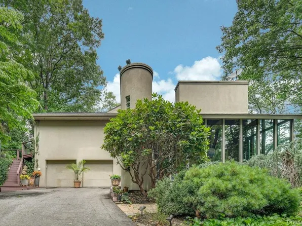 40 Idle Day Drive, Centerport, NY 11721