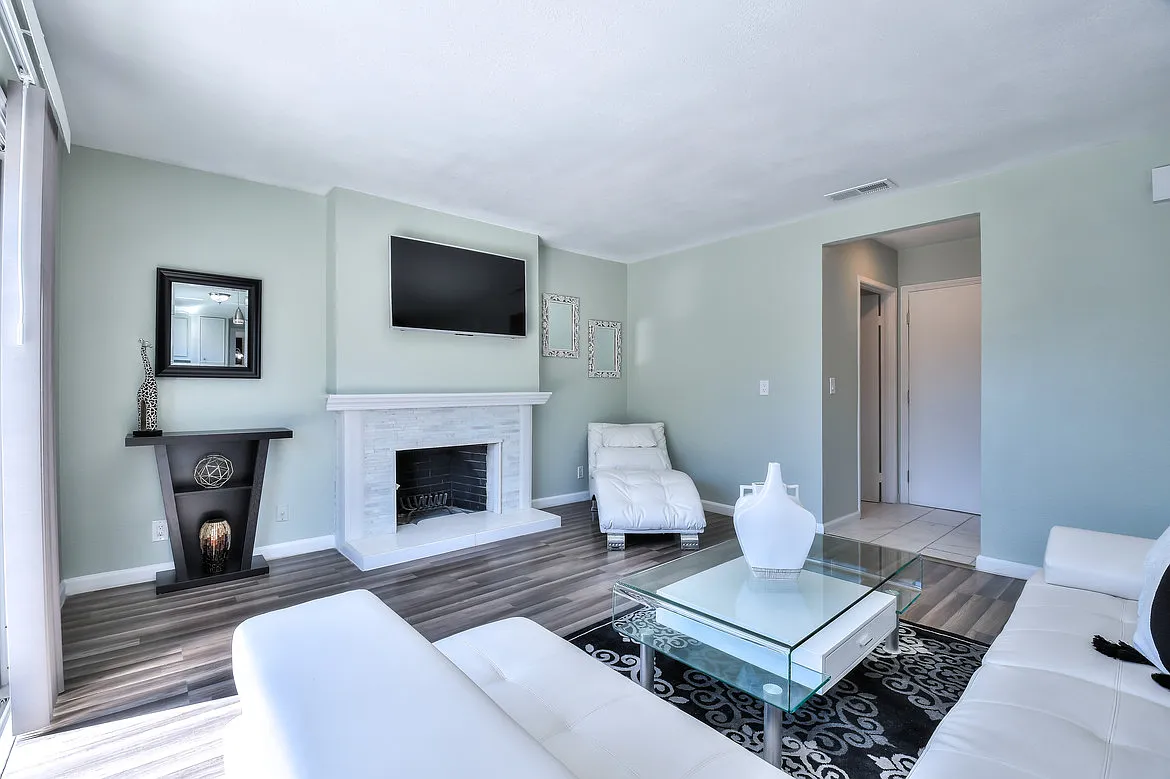 4 bed, 2000 sqft, $6,500 — Photo 1