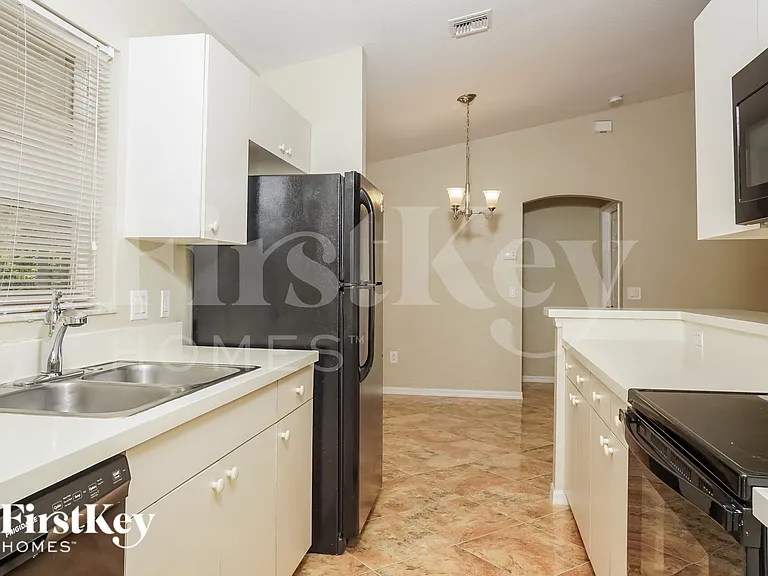 2476 Parrot St — Photo 9
