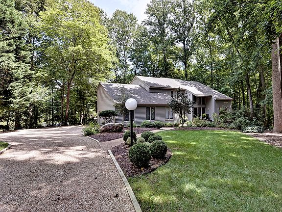 2nd image of 157 Thomas Dale