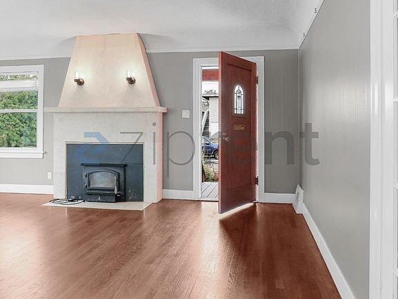 3rd image of 2222 I St