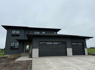 85 S Seven Oaks Rd, Northliberty, IA 52317