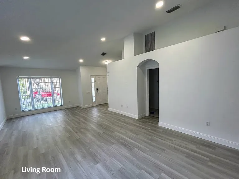 5023 Quadrangle Ct — Photo 9