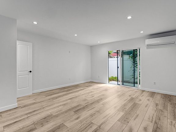 3rd image of 22022 Buena Ventura St