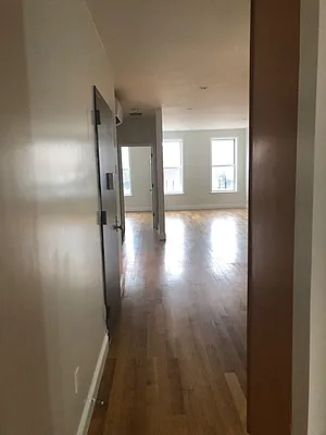 Rented by Alexander Bilu, LREB | media 25