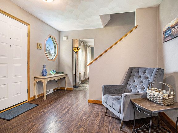 3rd image of 232 Kensington Cir