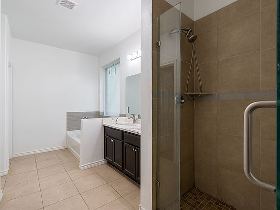 4th image of 3831 Opal Ave