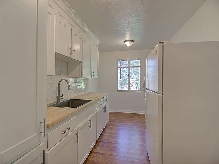 232 N 200 W #4 — Photo 5