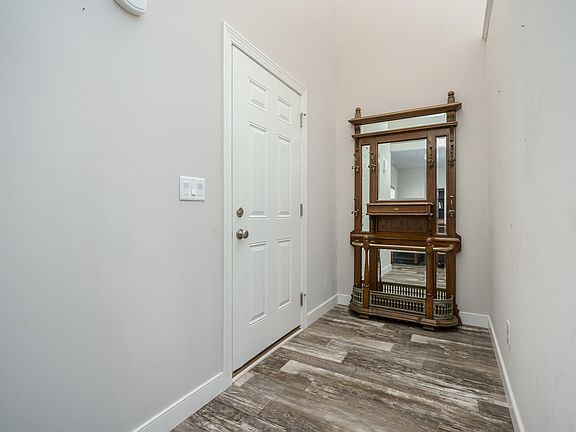 5th image of 5241 Parkview Ln