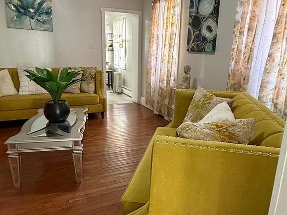 3rd image of 515 Elm St