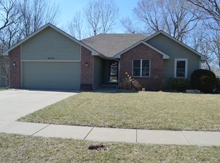 2333 SE Cedarwood Dr, Topeka, KS 66605