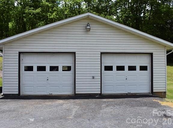 3rd image of 83 Honeysuckle Ln