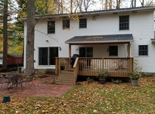 4548 Pineview Dr, Akron, OH 44321