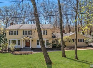 52 Elizabeth Ln, Mahwah, NJ 07430