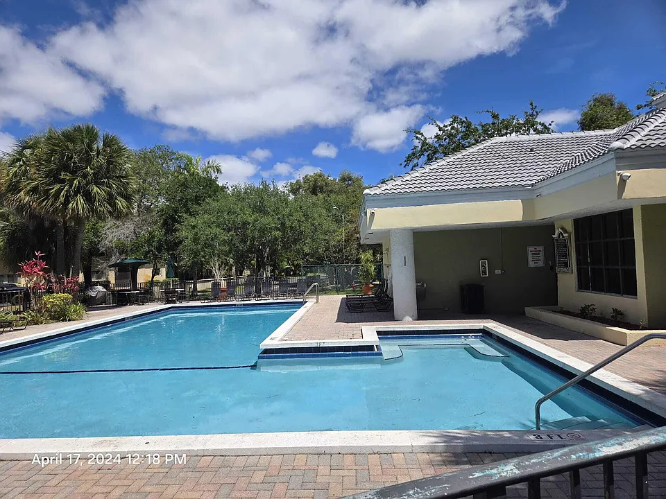 2445 SW 18th Ter #1120