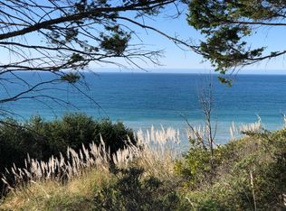 133 Eel Ct, Whitethorn, CA 95589