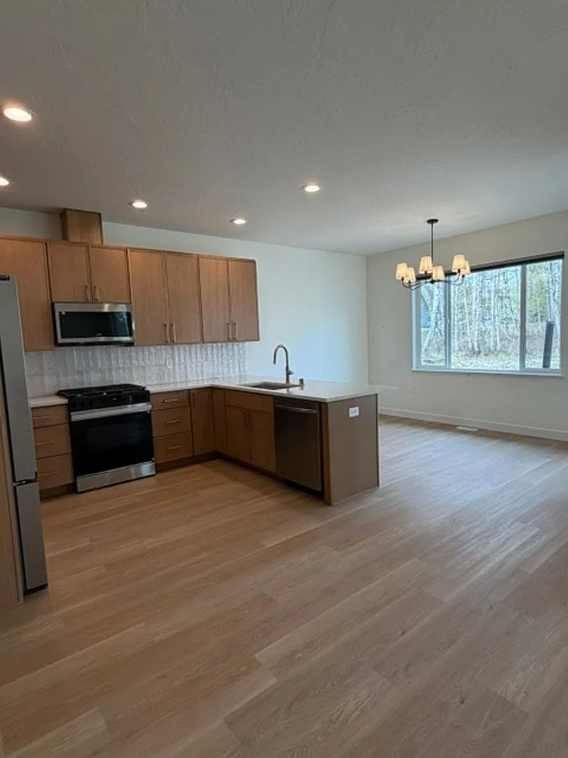 760 N Elkhorn Dr — Photo 4