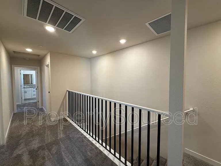 936 W Alameda St #A — Photo 10