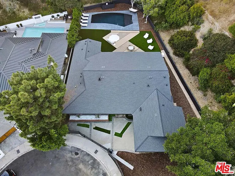 9289 Swallow Dr — Photo 38