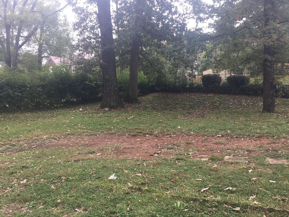 2nd image of 1641 41st St W
