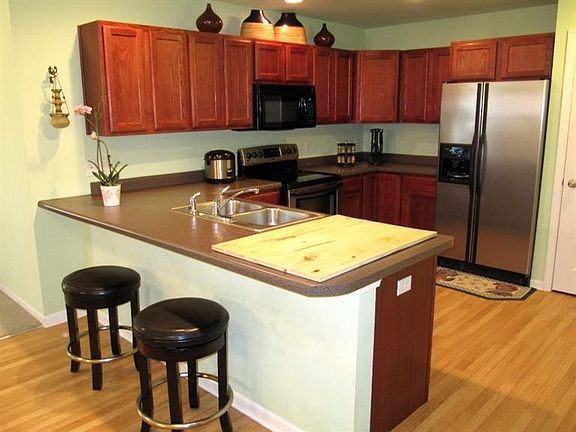 3rd image of 1813 E 105th Pl