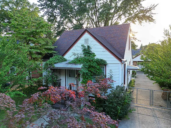 2914 Bennett St, Dearborn, MI 48124
