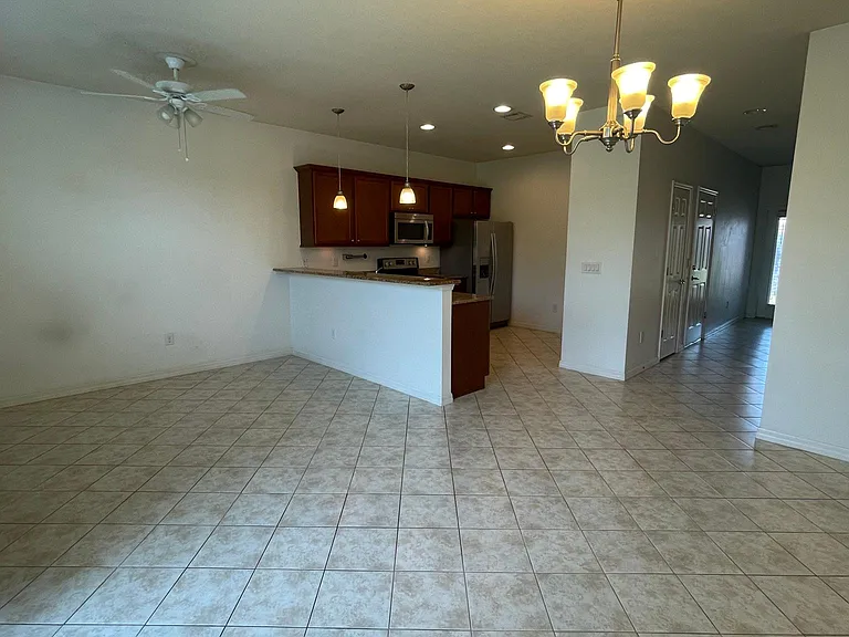 1061 Normandie Way — Photo 8