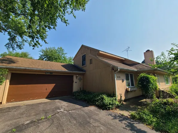 3123 Lakeshore Dr, Saint Joseph, MI 49085