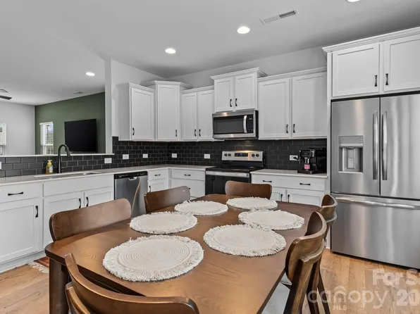 120 Slalom St, Statesville, NC 28677