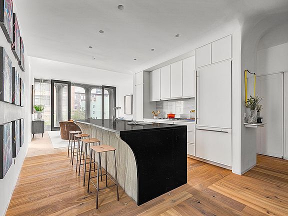 5th image of 325 W Broadway APT 4B