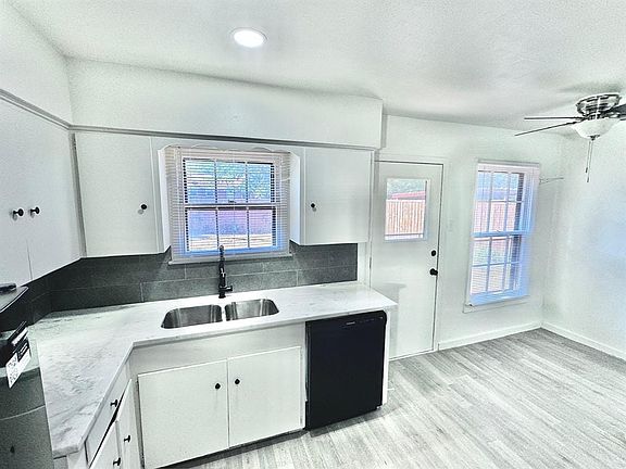 4th image of 3122 San Vicente Ave
