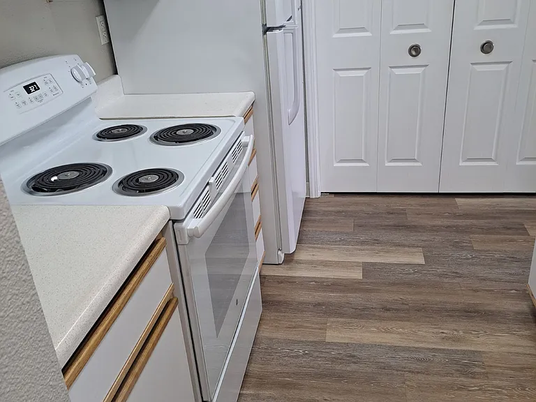 Hidden Creek Apartments — Photo 19