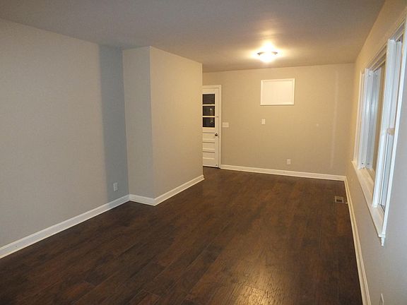 3rd image of 1126 Rose Ave