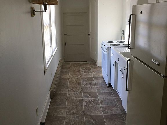 3rd image of 823 1/2 Glenn St
