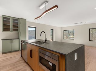 8 Coleman Ave, Kittery Pt, ME 03905