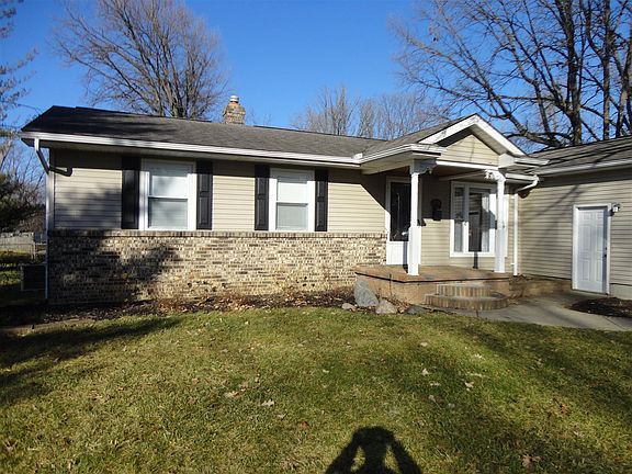 3rd image of 379 Pleasantview Dr