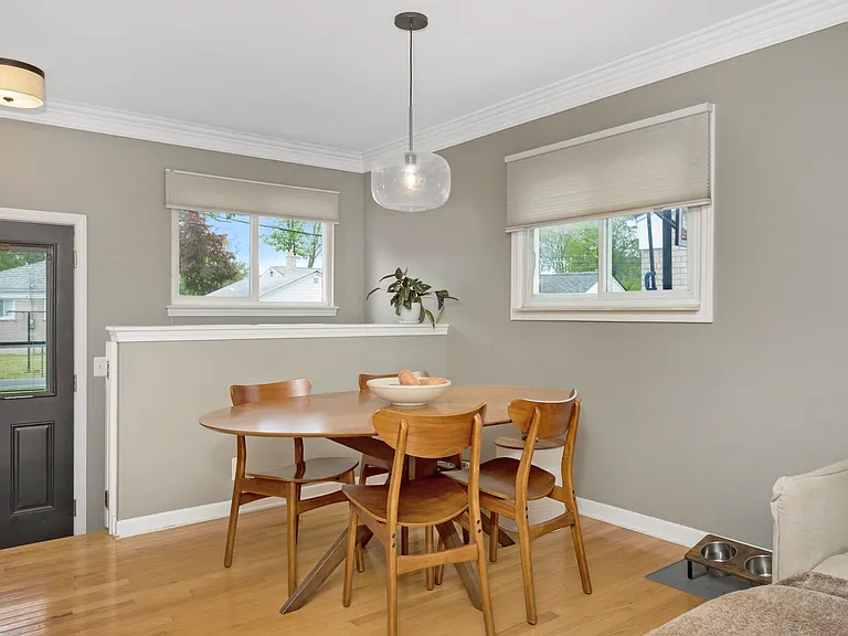 905 Parliament Ave — Photo 8