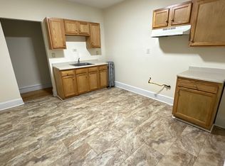 372 Maple St #4, Holyoke, MA 01040