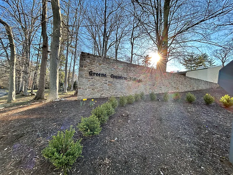 215 E Chelsea Cir — Photo 8