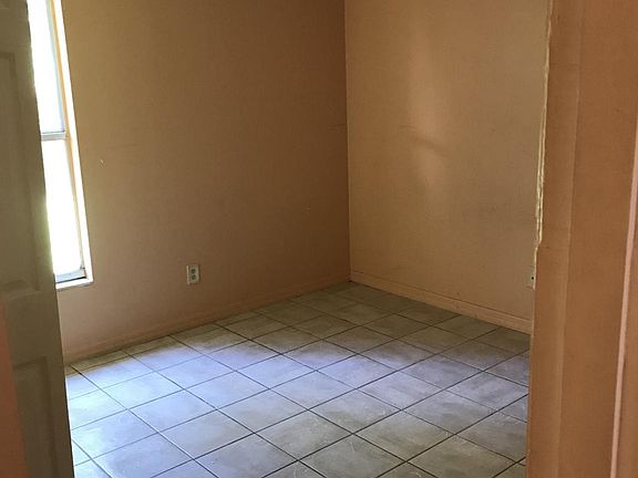 4th image of 5240 Lime Ave #2