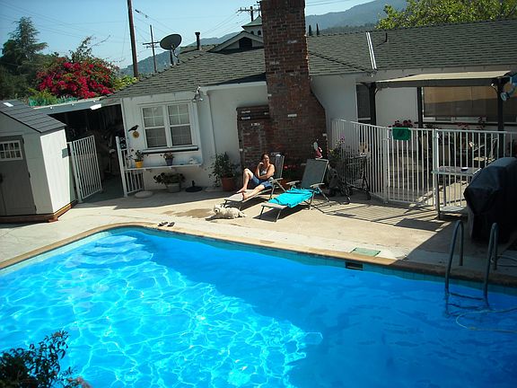 3rd image of 3405 Montrose Ave