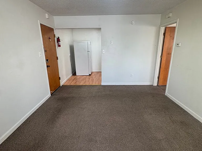 900 W 26th Ave #15 — Photo 3