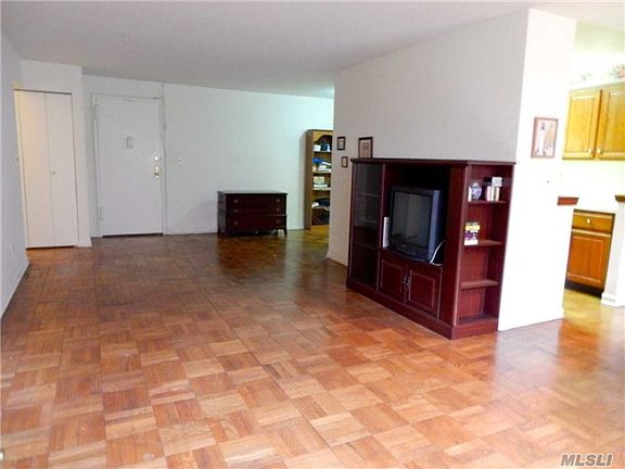 3rd image of 6 Birchwood Ct APT 1K
