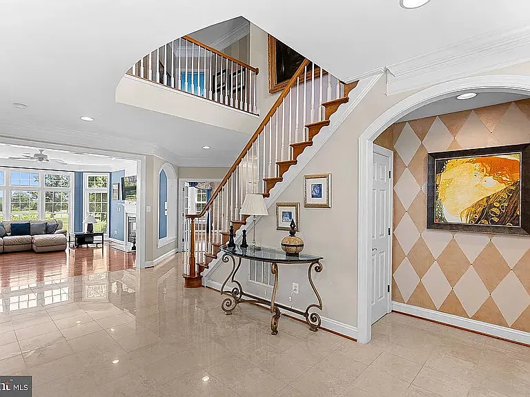 5 bed, 4.5 bath, 6065 sqft, $5,168 — Photo 3
