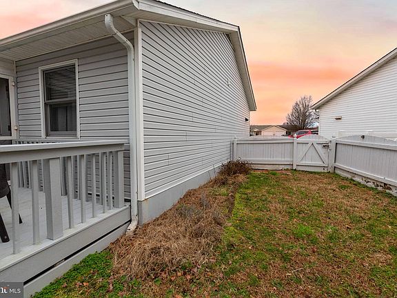 4th image of 284 Meadows Ct