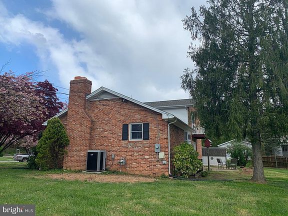 3rd image of 202 Wildman St NE