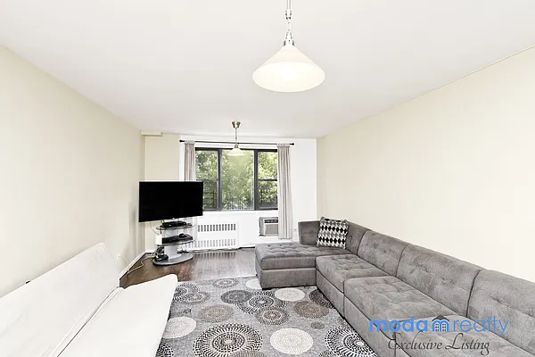 Sold by Moda Realty | media 2